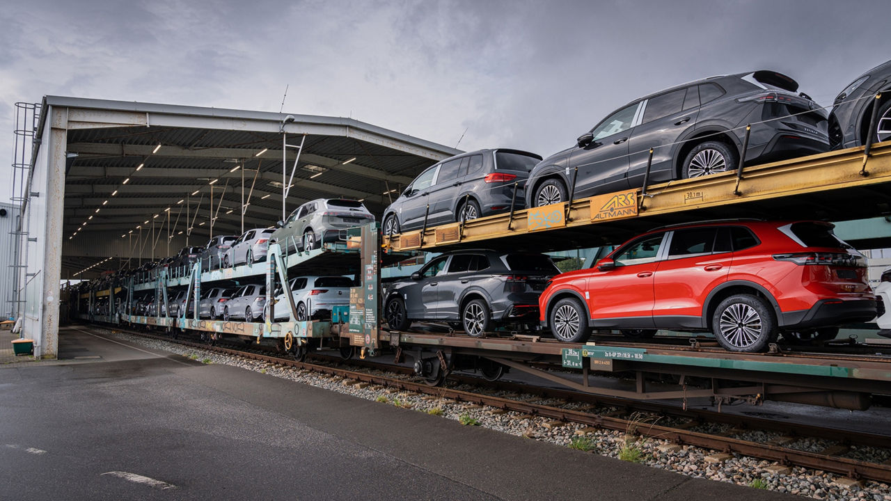 Verkehrsträger mit Autos